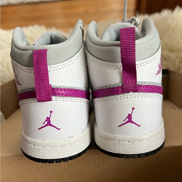 Retro unisex high-top Air Jordan, toddler size 9, grey mist/ fuchsia color. - Picture 8 of 8
